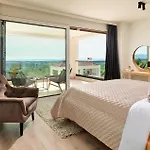 4 Bedroom Awesome In *