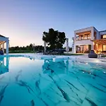 4 Bedroom Awesome In *