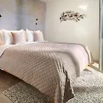 Casa vacanze 4 Bedroom Awesome In Dubravice