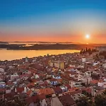 بيت للعطل 4 Bedroom Awesome In