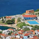 4 Bedroom Awesome In بيت للعطل Dubravice