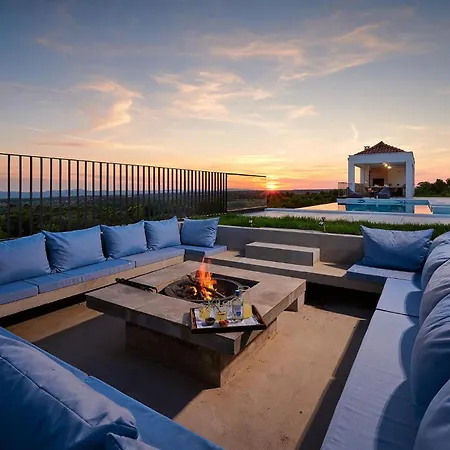 Holiday home 4 Bedroom Awesome In Dubravice