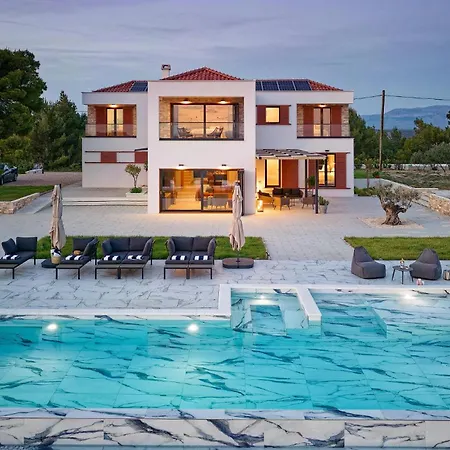 Dom wakacyjny 4 Bedroom Awesome In