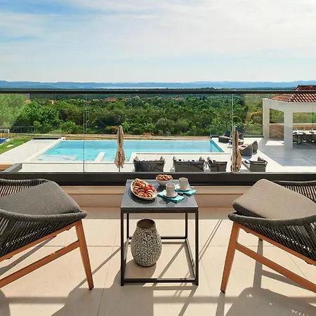 Holiday home 4 Bedroom Awesome In *