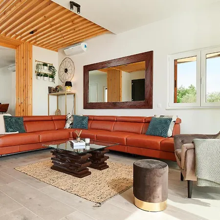 Dom wakacyjny 4 Bedroom Awesome In *