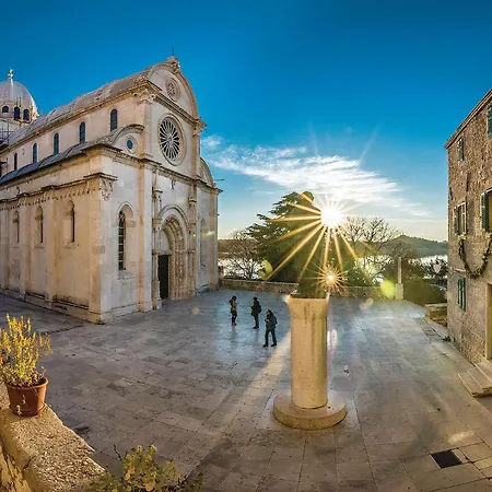 4 Bedroom Awesome In Dubravice