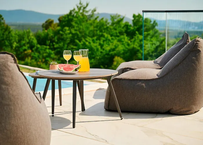 4 Bedroom Awesome In Vikendica