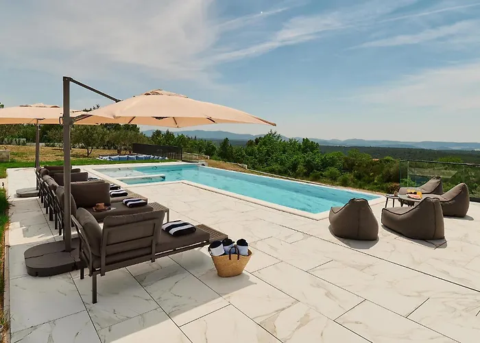 4 Bedroom Awesome In *