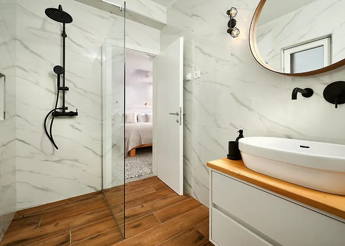 4 Bedroom Awesome In * Dubravice