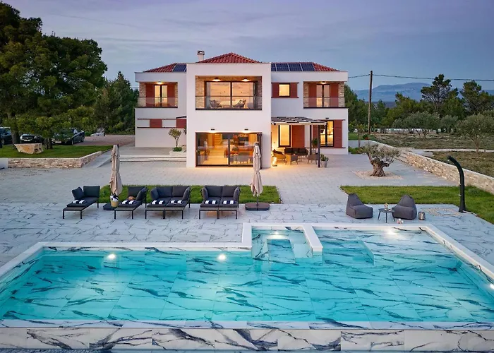 Vikendica 4 Bedroom Awesome In