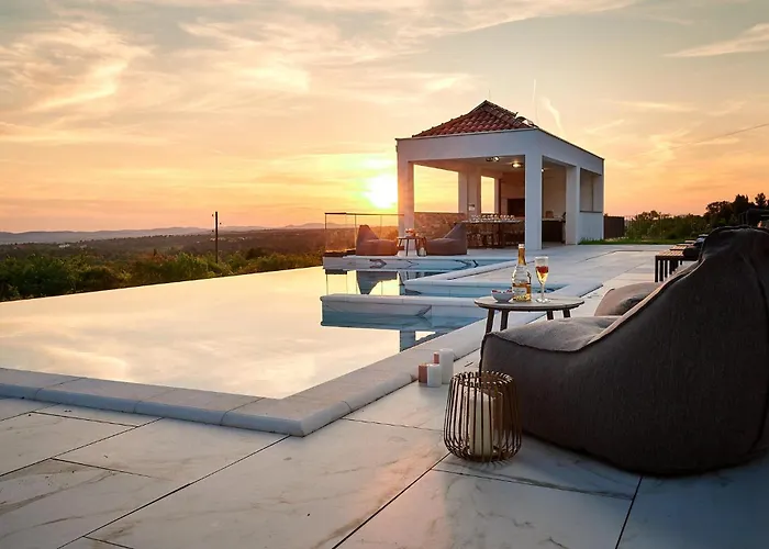 Vikendica 4 Bedroom Awesome In Dubravice