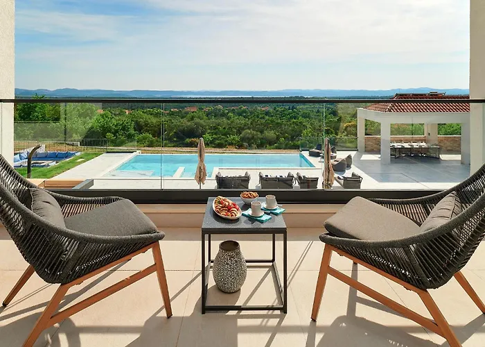 Vikendica 4 Bedroom Awesome In *