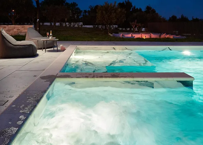 Vikendica 4 Bedroom Awesome In