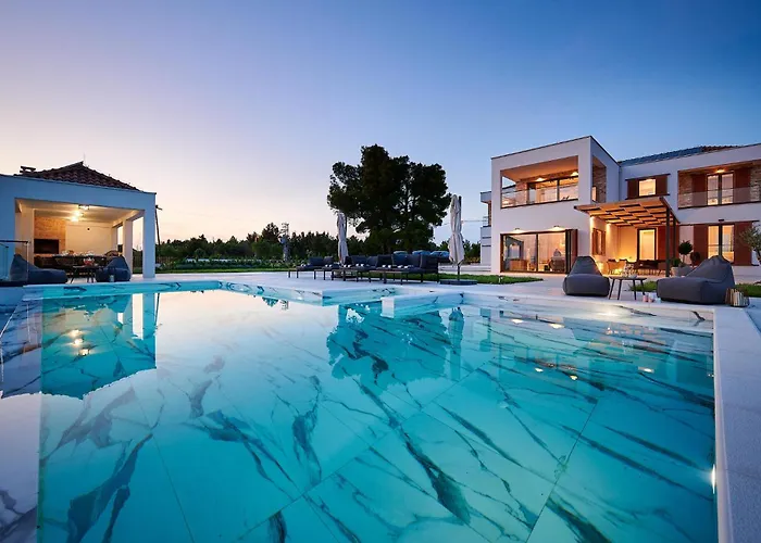 4 Bedroom Awesome In *