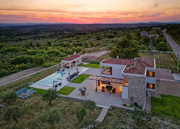 4 Bedroom Awesome In Vikendica *