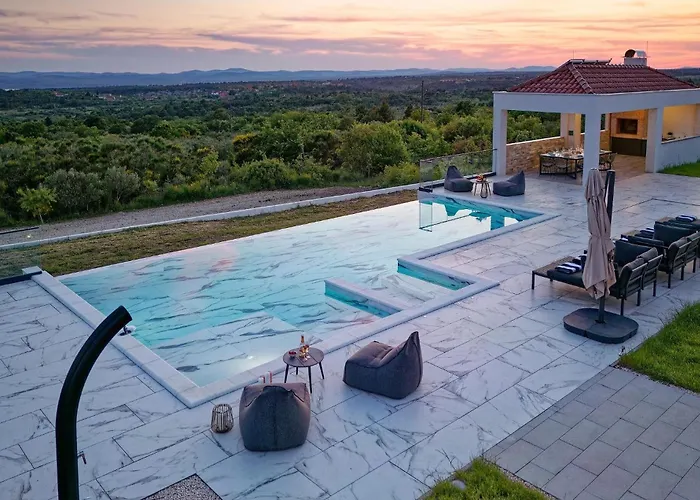 4 Bedroom Awesome In *