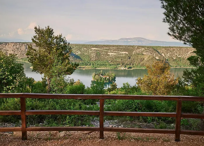 Vikendica 4 Bedroom Awesome In *